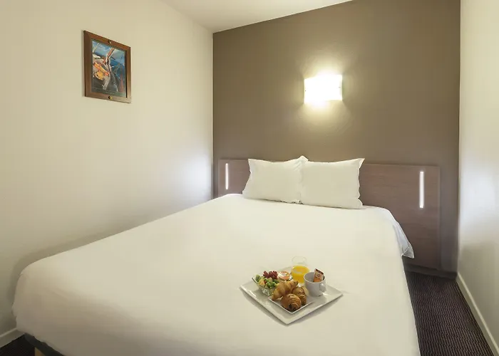 アパートシティ ナンシー 3*