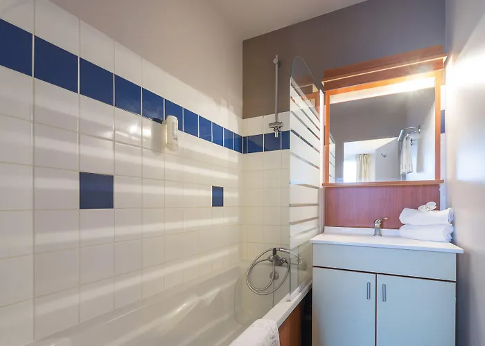 アパートシティ ナンシー 3*